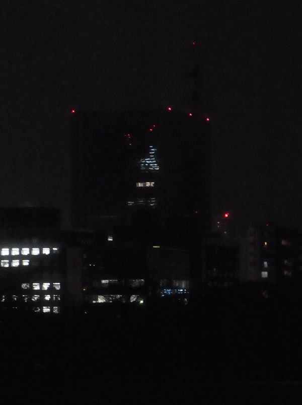 雨の夜に確認した「例のビル」_c0025115_20291791.jpg