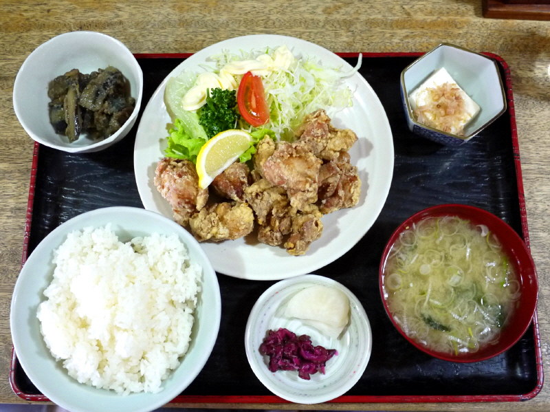 鶏唐揚げ定食　【茅ヶ崎　だるま食堂】_b0153224_19341671.jpg