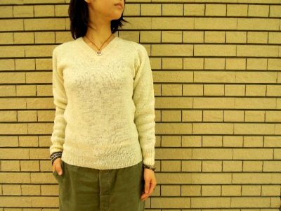 冬のMust Item〝V NECK SWEATER〟_c0102137_20344222.jpg