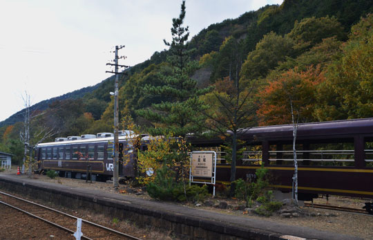 足利駅にて_c0093046_1043739.jpg