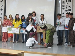 第24回外国人によるスピーチコンテスト&民族衣装でこんにちは②_a0265401_20103031.jpg