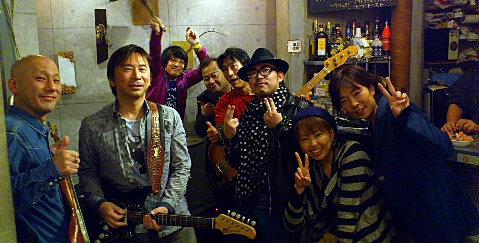 AWESOME ! GIG @ 新聞女_f0050226_2358521.jpg