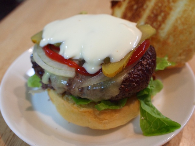 ブリオッシュでチーズバーガー_a0258686_21434310.jpg