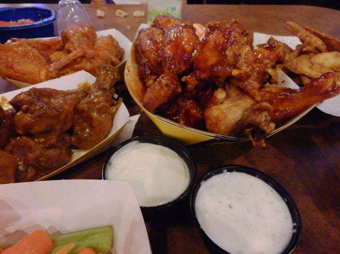 晩ご飯＠　”ＢＵＦＦＡＬＯ　ＷＩＬＤ　ＷＩＮＧＳ”　_b0111632_14143988.jpg