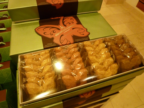 NeimanMarcus(ニーマン・マーカス)限定のPremium Butterfly Shortbread Cookies@ハワイでごはん2012秋_c0152767_21433863.jpg