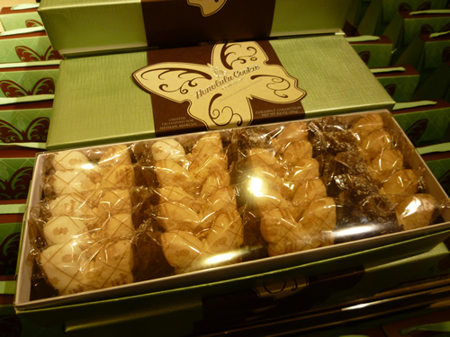 NeimanMarcus(ニーマン・マーカス)限定のPremium Butterfly Shortbread Cookies@ハワイでごはん2012秋_c0152767_2144377.jpg