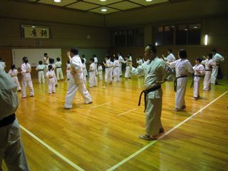 土曜日空手 今日も元気です!_c0118332_2315389.jpg