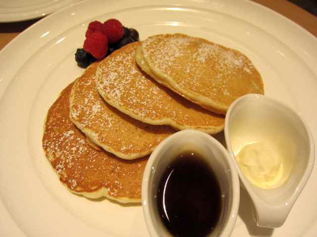 サラベス のレモンリコッタパンケーキとフルーツスプレッド お散歩アルバム 春日和バラ日和