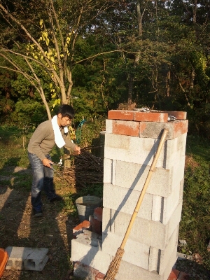 ロケットストーブで焼き芋_b0244593_12101944.jpg