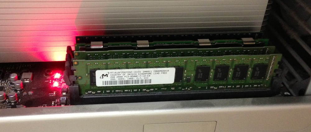 Mac Pro2008 赤い内蔵ランプ