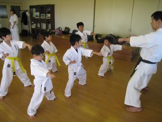 日曜空手は新川教室 親子空手、夫婦空手!_c0118332_14271615.jpg