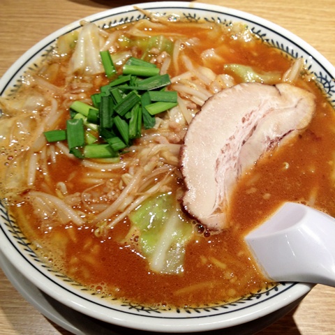 夜食にラーメン。_d0065835_18404674.jpg