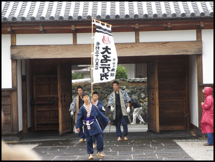 萩博物館から、「萩時代祭り大名行列のはじまりシーーン」、発進です・・・（＾＾）_f0113862_17261255.jpg