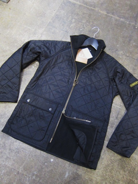 POLAR QUILT JACKET (Slim Fit・限定)・・・Barbour 今期も好調です~♪_d0152280_16505611.jpg