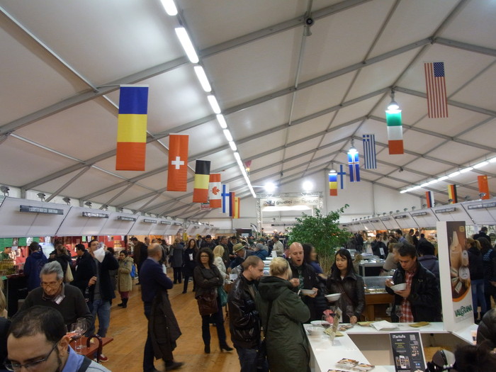 本場アルバの白トリュフのタヤリン ☆ Fiera internazionale del Tartufo bianco d\'Alba_b0246303_0221384.jpg