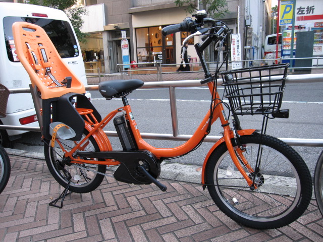 お洒落な子供乗せ電動自転車 _e0188759_1671738.jpg