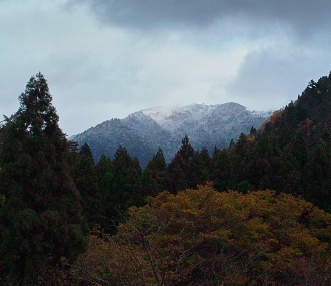 比良山系で初冠雪・・・奥山渓谷・紅葉度数100％_d0005250_18202751.jpg