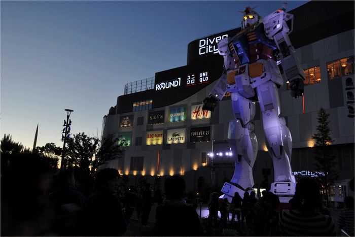    ガンダム登場！！！_f0183556_1771766.gif