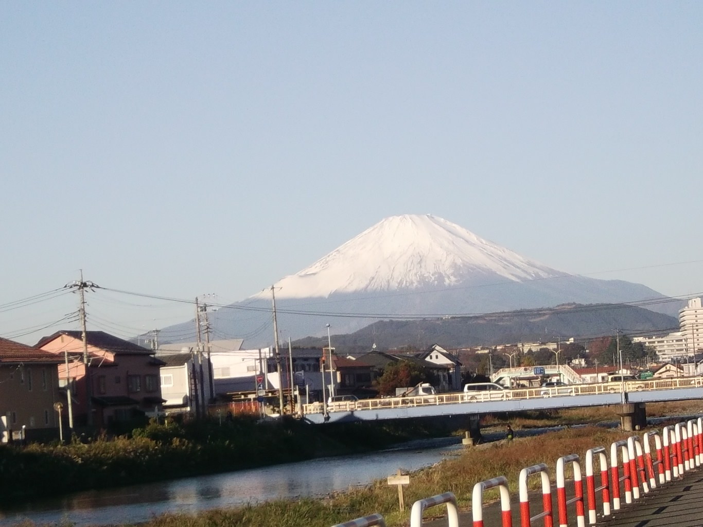 富士山に見守られ....玉ねぎ.植え付け!_b0137932_22425998.jpg