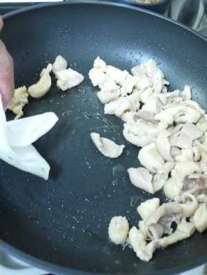 鶏皮で酒の肴を作ってみた_e0227942_217329.jpg