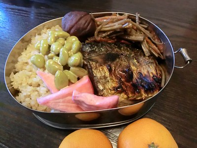 塩さば弁当。_c0234685_7554960.jpg