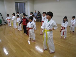 土曜は空手 元気な新しい仲間!_c0118332_22171389.jpg