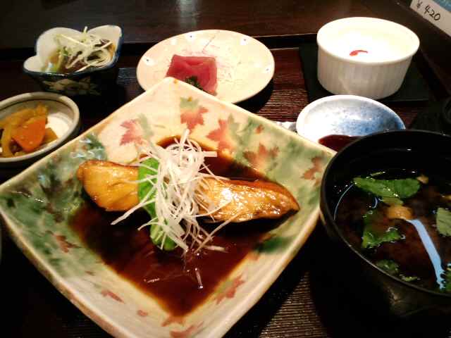 【どんぶり菜時記いろはなで煮魚定食】_c0042960_16201375.jpg