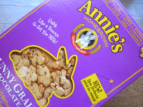 Annie\'sのAnnie\'s Homegrown Totally Natural Chocolate Chip Bunny Grahams_c0152767_1715332.jpg