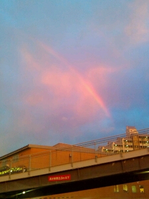 夕焼けに虹。_f0042307_21302086.jpg