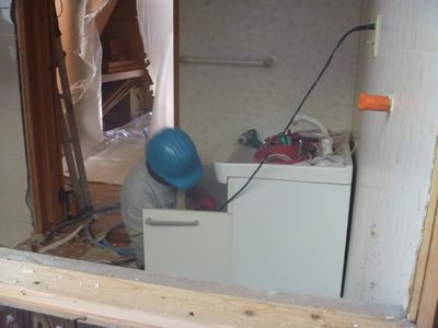 水廻りの解体工事_b0131012_2063468.jpg