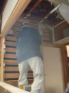 水廻りの解体工事_b0131012_2064727.jpg