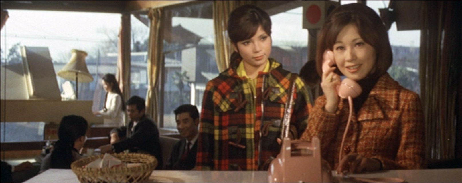 江美早苗（えみ・さなえ）「呪いの館　血を吸う眼」（1971）・・・吸血前_e0042361_237168.jpg