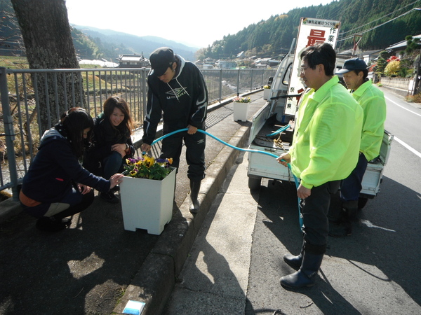 11/18　花街道づくり＆菜花の植え付け　[植栽]　_a0277170_6431556.jpg