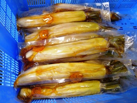 柿の自然な甘みが隠し味~大根の醤油漬け_b0206037_11104542.jpg