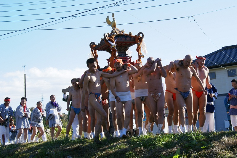 村の鎮守の神様の、今日は目出度い御祭日…　北茨城市_b0183886_231406.jpg