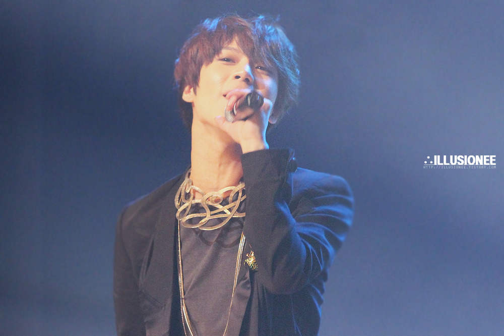 Taemin\'s expressive face&hands  121118_b0080574_23325542.jpg