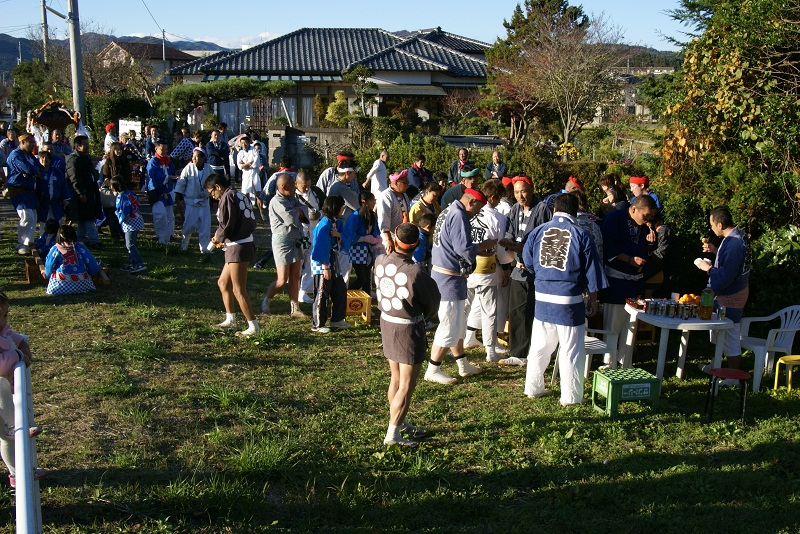 村の鎮守の神様の、今日は目出度い御祭日…　北茨城市_b0183886_922579.jpg