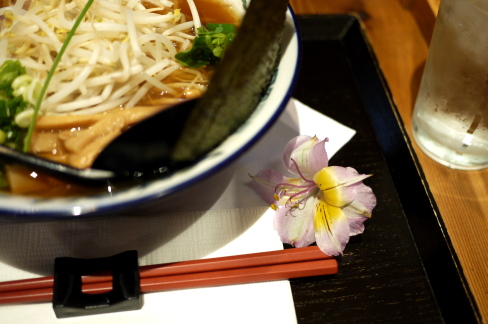 生醤油ラーメン@元町食堂Motomachi Shokudo _d0129786_15184386.jpg