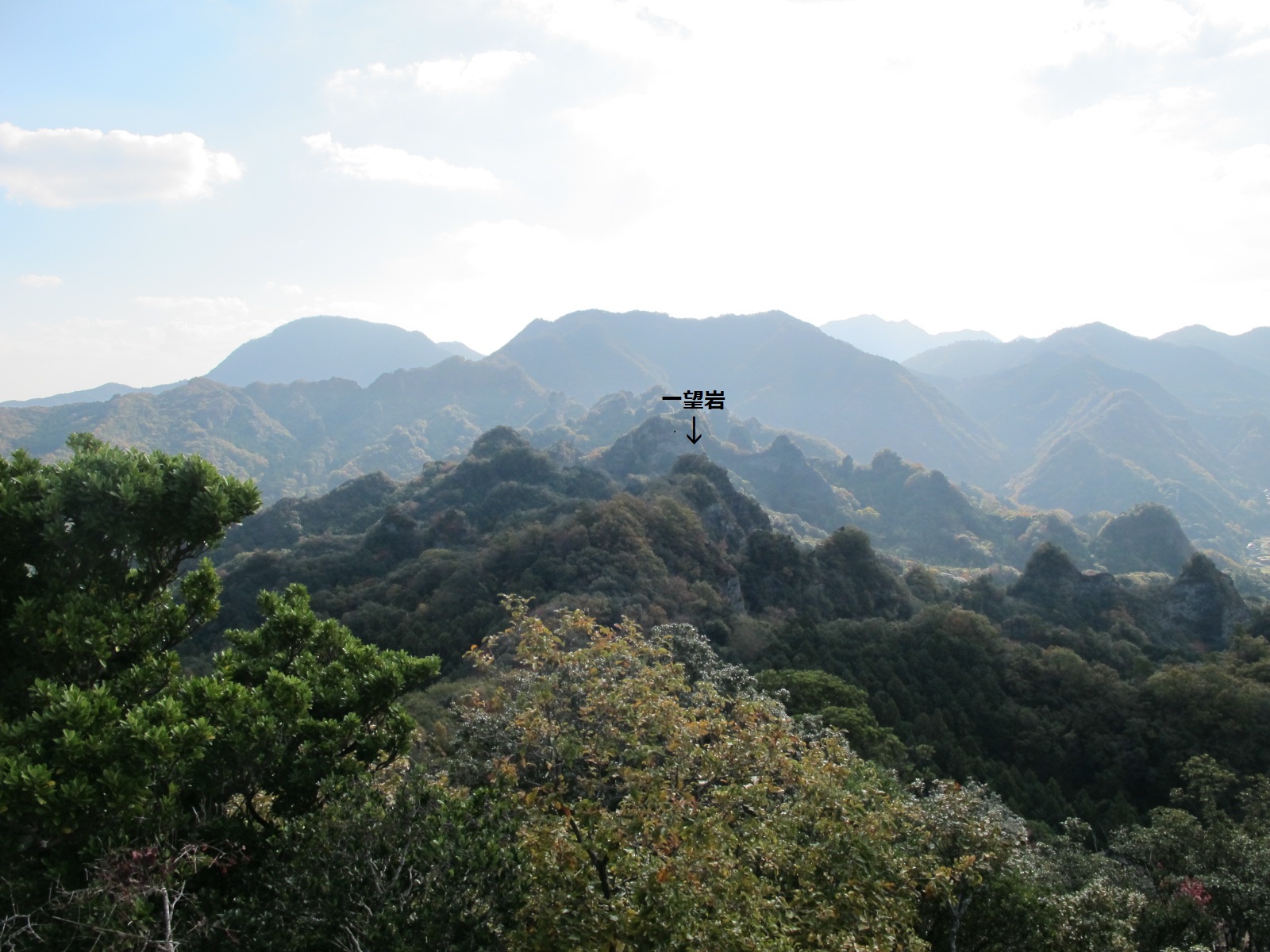 高岩～一望岩から夷谷の紅葉を見下ろす　　2012.11.18（日）_a0166196_9571233.jpg