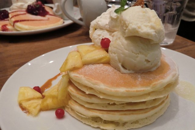 餃子とパンケーキ_e0221345_6223257.jpg