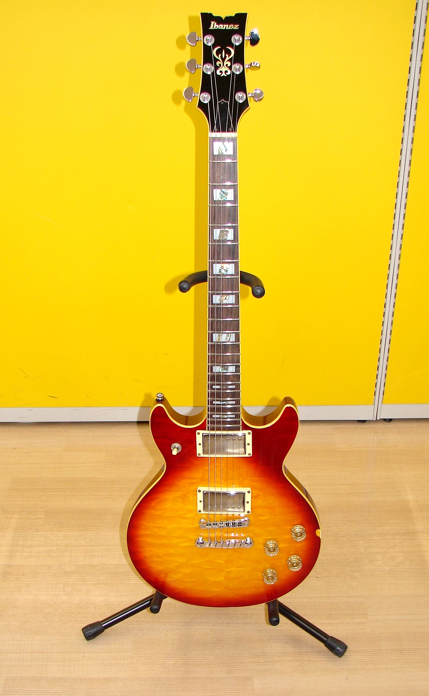 Ibanez エレキギター　SAR250QM_e0294563_1172123.jpg