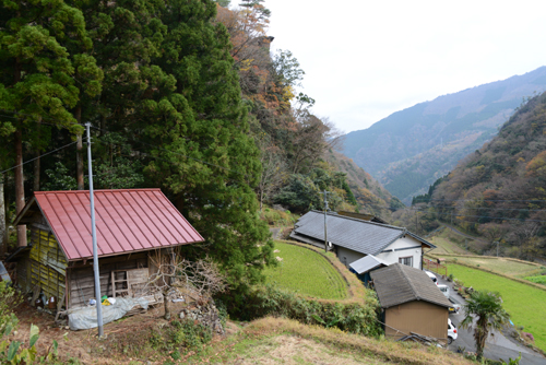 限界集落なのになぜ豊かなのか~汚染されない水・空気・大地_e0171573_23221613.jpg