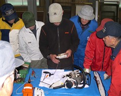 平成24年11月23日(金) チェンソーメンテナンス講習会 天候:雪 参加:19名_c0173813_10294340.jpg