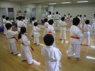 土曜は空手 元気に稽古、体験!_c0118332_23205188.jpg