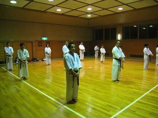 土曜は空手 元気に稽古、体験!_c0118332_23271863.jpg
