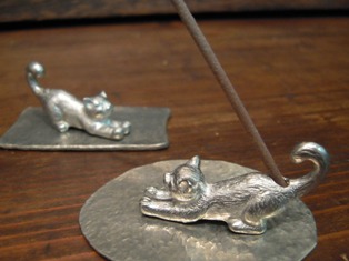 錫の箸置き お香立てなど 湘南藤沢 猫ものの店と小さなギャラリー 山猫屋 錫の箸置き お香立てなど 湘南藤沢 猫ものの店と小さなギャラリー 山猫屋