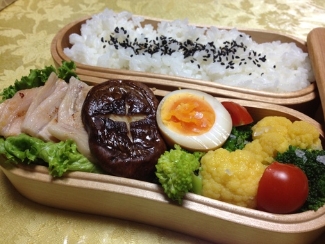 １１月２６日　豚生姜焼き弁当_b0044825_8362258.jpg