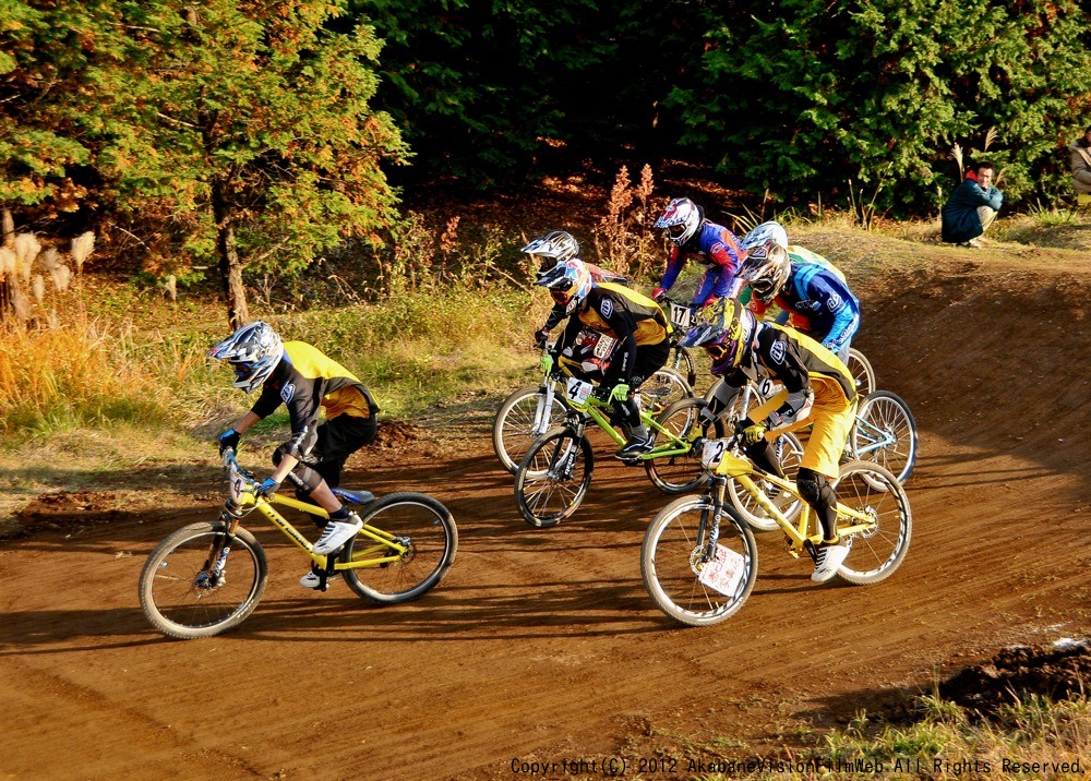 2012JOSF緑山11月定期戦VOL4：MTBエキスパート/エリート決勝　動画あり_b0065730_16571318.jpg