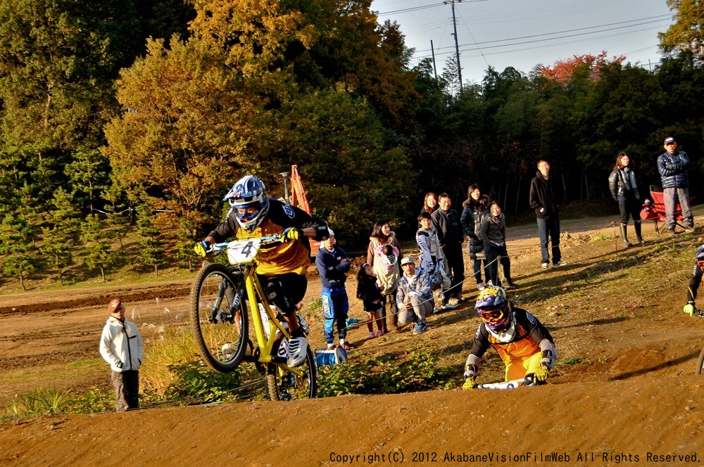 2012JOSF緑山11月定期戦VOL4：MTBエキスパート/エリート決勝　動画あり_b0065730_16591295.jpg