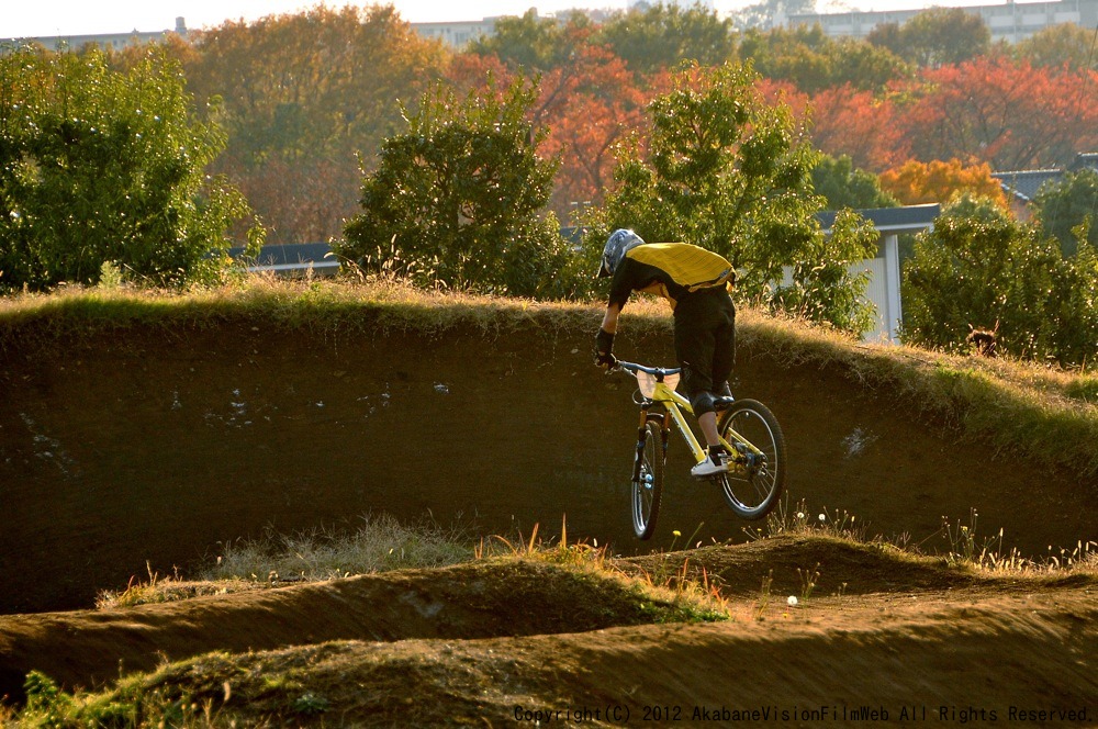 2012JOSF緑山11月定期戦VOL4：MTBエキスパート/エリート決勝　動画あり_b0065730_1754258.jpg